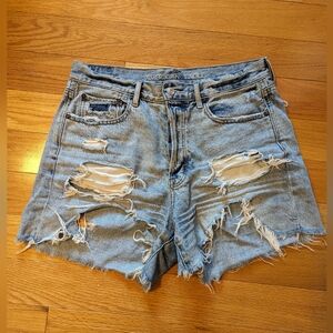 American eagle distressed  90's boyfriend Jean shorts